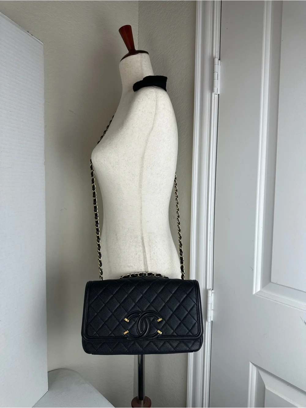 CHANEL Filigree Quilted CC Logo Caviar Skin Chain Shoulder Bag